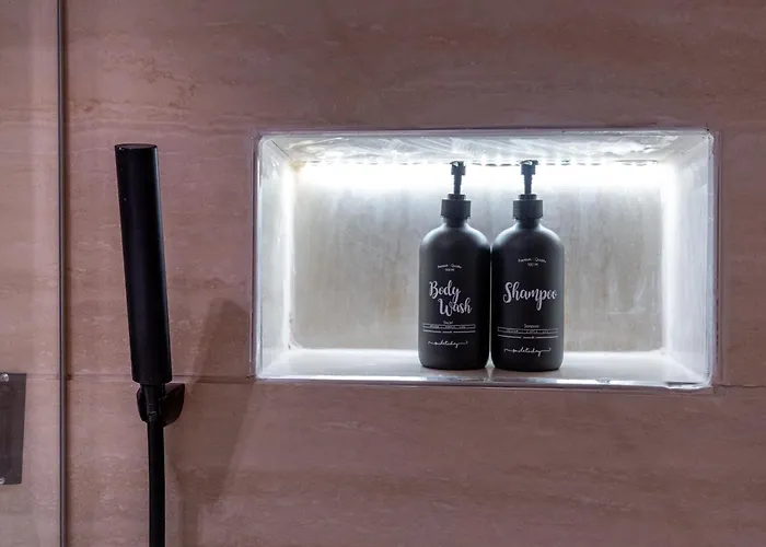 Pia Global - Nevizade